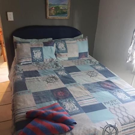 Chalet 2 Camping Style At Cynthias Country Outside Bathrooms Hartbeespoort Exterior photo